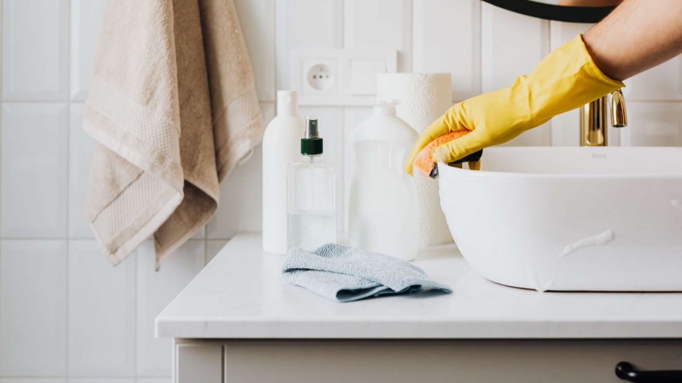 Deep cleaning sink service in Queens, NY by Lulu & J's Dynamic Cleaning Services