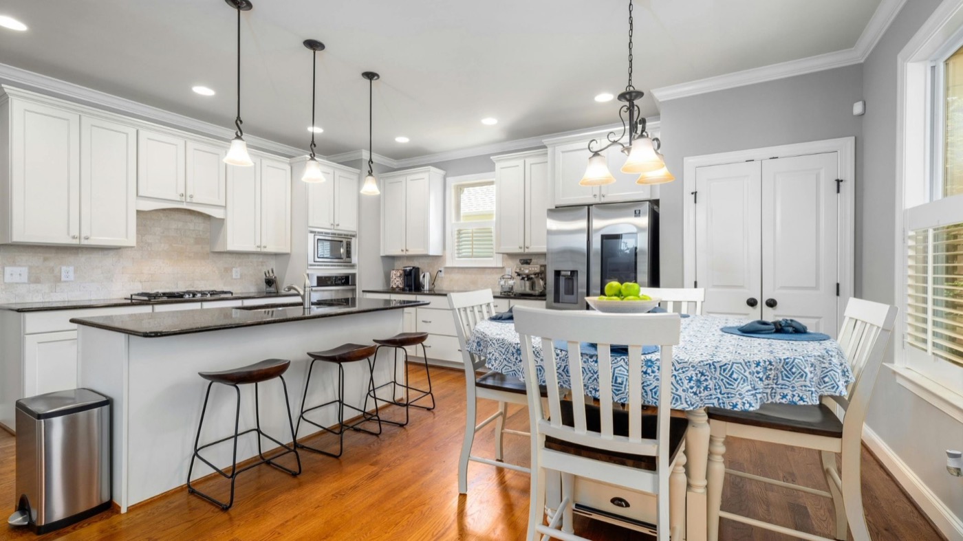 Home kitchen cleaning service in Queens, NY by Lulu & J's Dynamic Cleaning Services